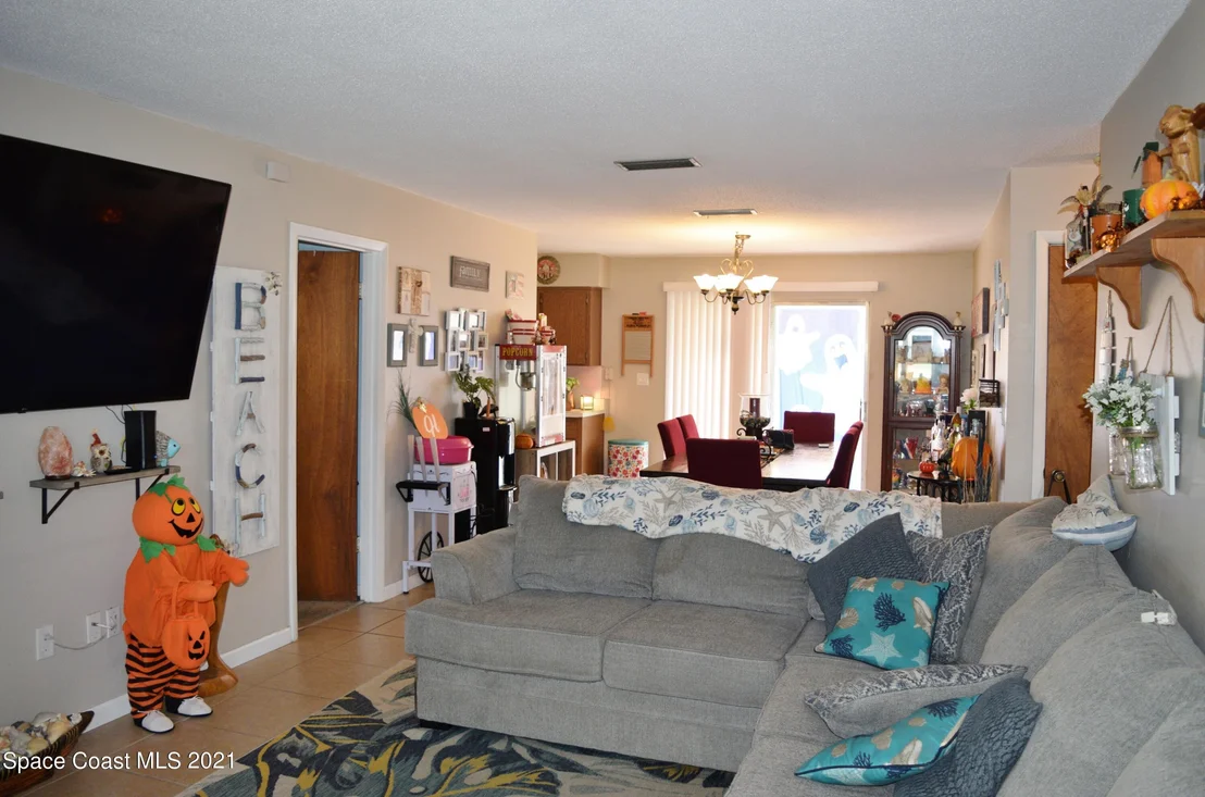 Photo of 2527 Diplomat Drive