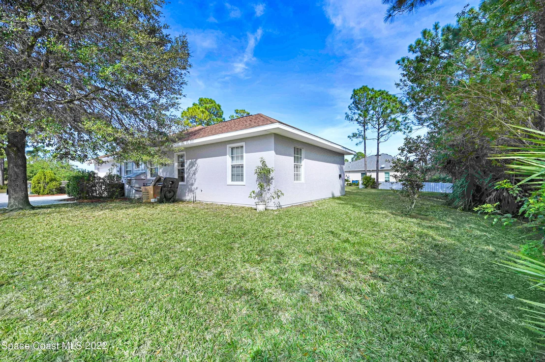 Photo of 2185 SE Windbrook Drive SE