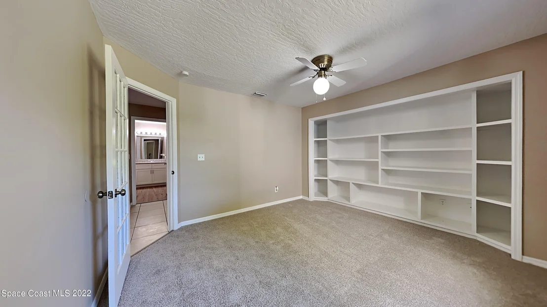 Photo of 526 Deerfield Drive