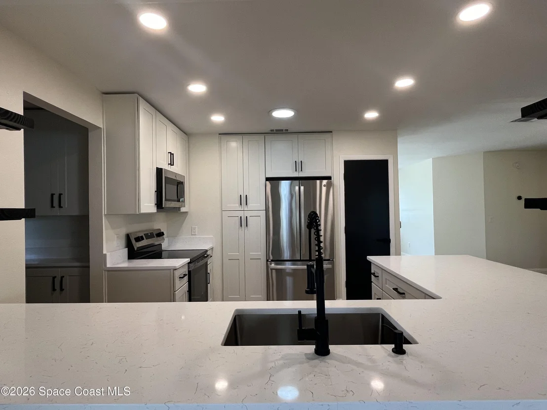Photo of 1171 Riviera Drive NE