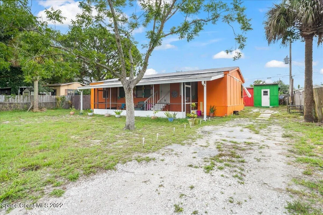 Photo of 6850 Columbine Drive