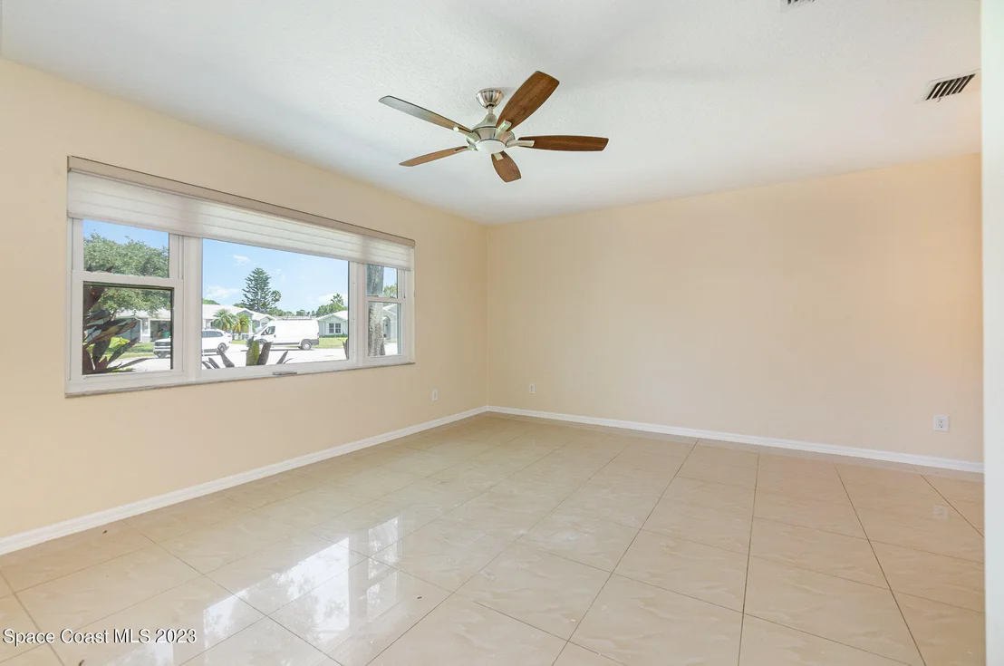 Photo of 4354 South Lakes Circle