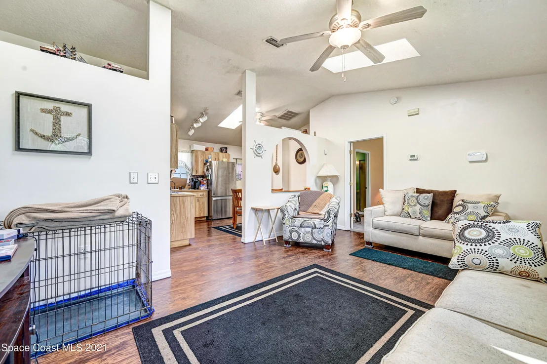 Photo of 6621 Bancroft Avenue