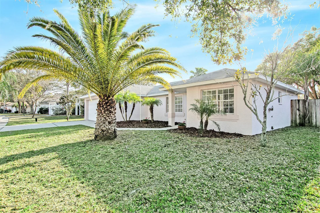 Photo of 2076 Lansing Street