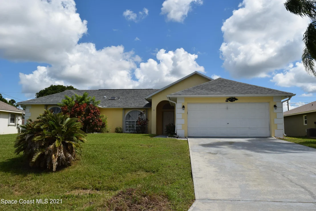 Photo of 816 Seven Gables Circle SE