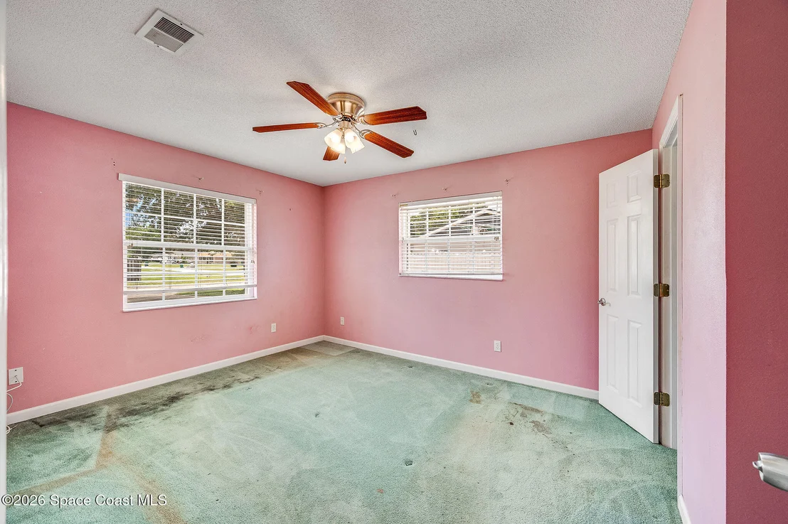 Photo of 586 Louvre Drive