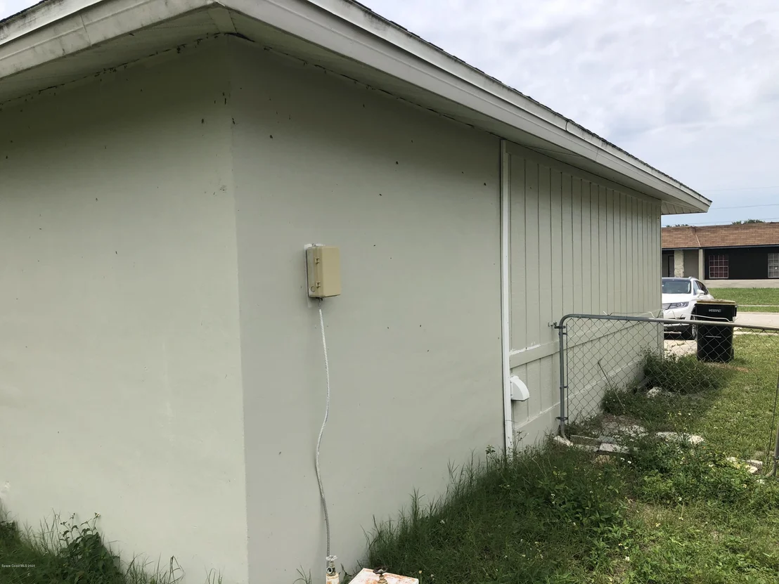 Photo of 3290 Edgewood Drive NE