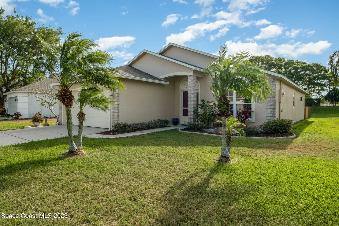 Photo of 918 Pine Creek Circle NE