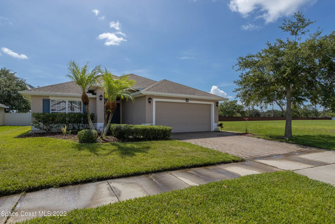 Photo of 2400 Bridgeport Circle