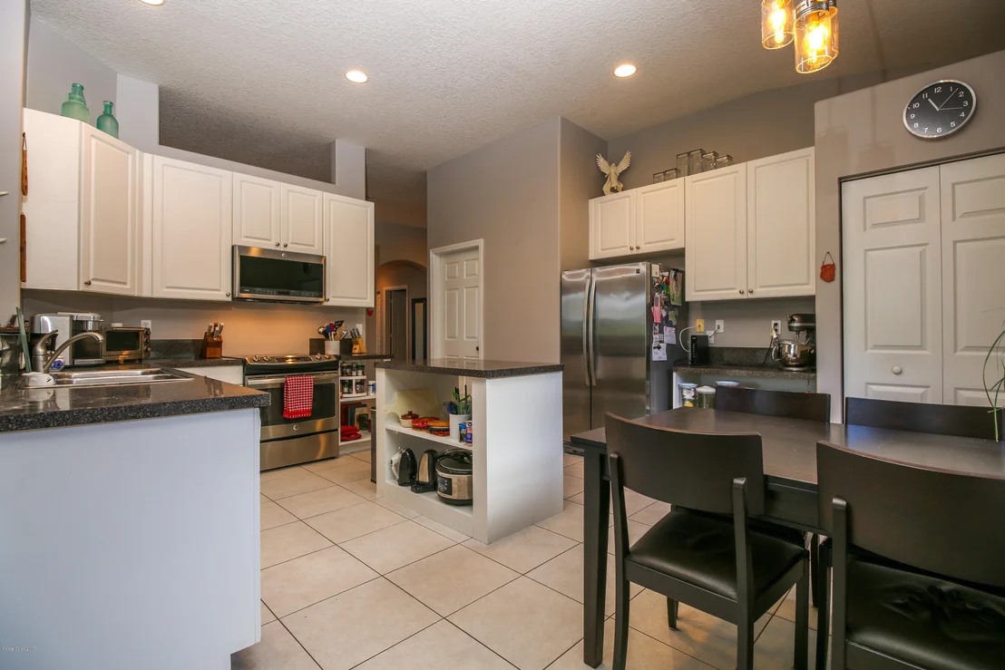 Photo of 565 Gardendale Circle SE