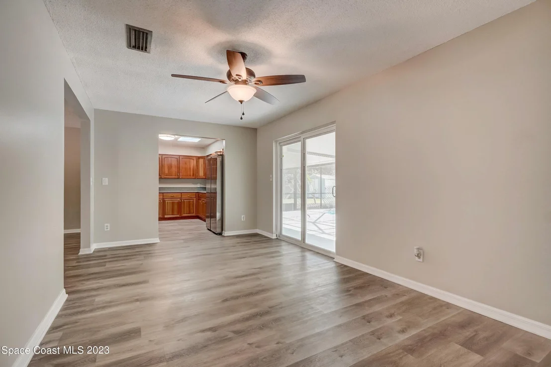 Photo of 953 Lexington Road
