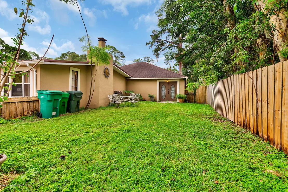 Photo of 1043 Green Road