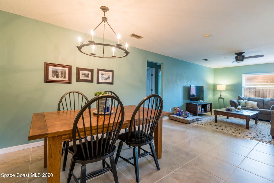 Photo of 1240 Palmdale Circle NE