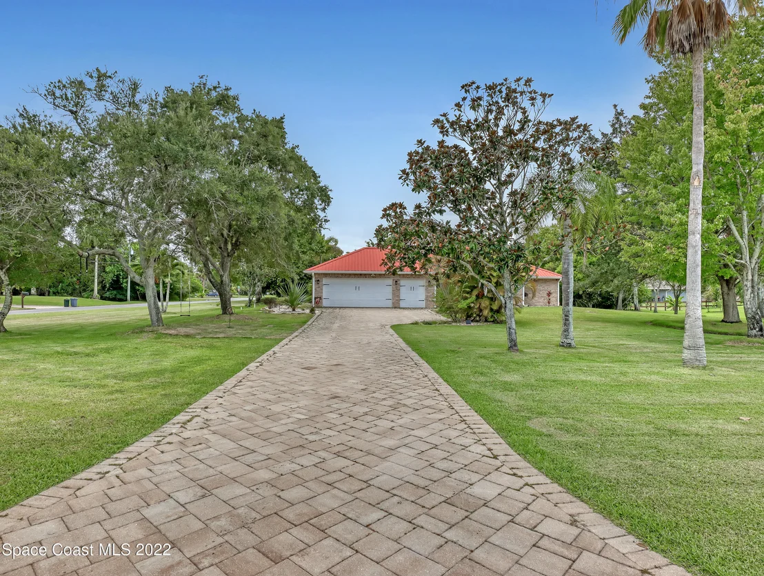 Photo of 4304 Long Lake Road