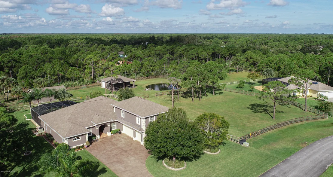 Photo of 6940 Hacienda Drive