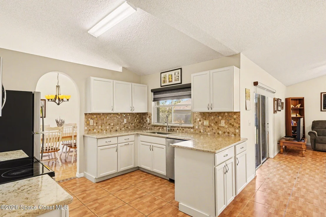Photo of 938 Commerce Road SE