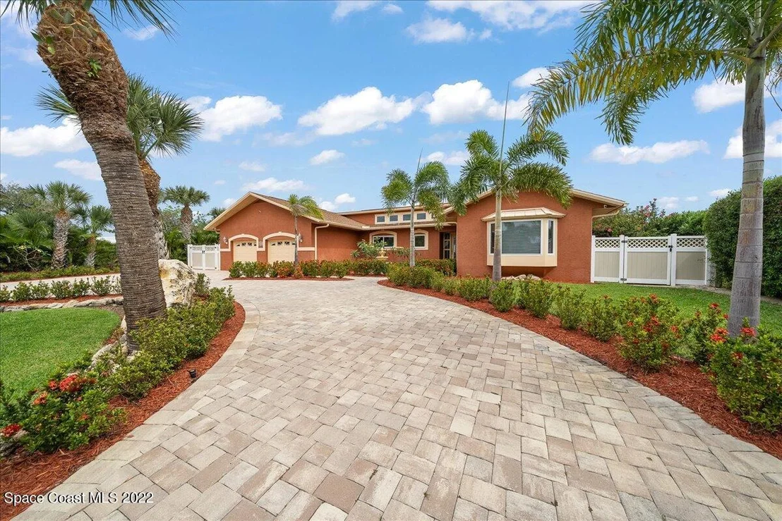 Photo of 83 W Bay Drive