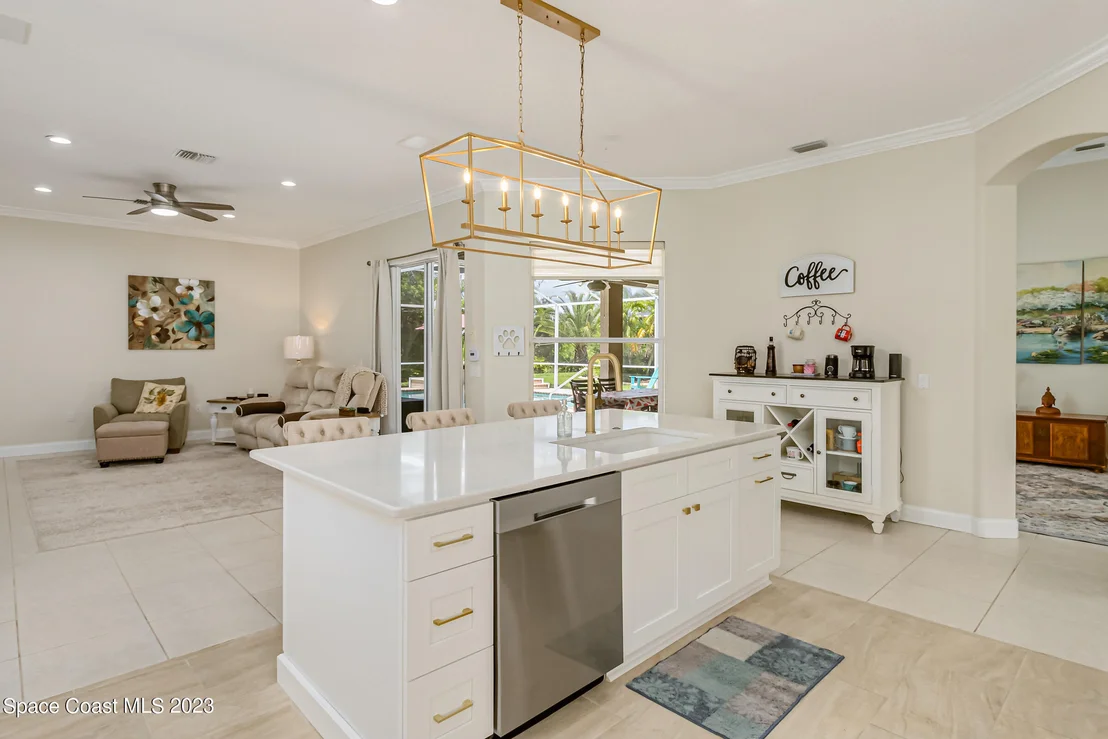 Photo of 844 Chatsworth Drive