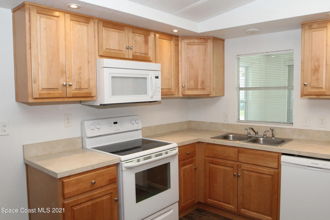 Photo of 2505 Amberly Road NE
