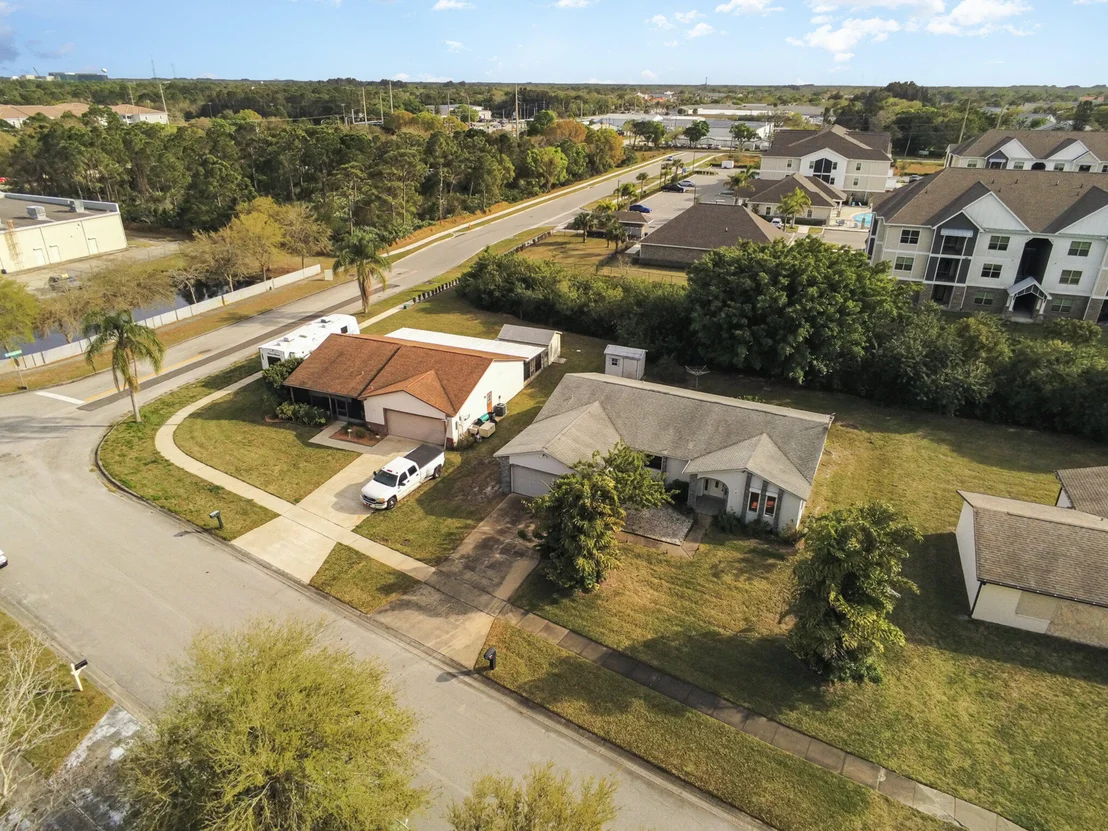 Photo of 137 Cinnamon Lake Circle