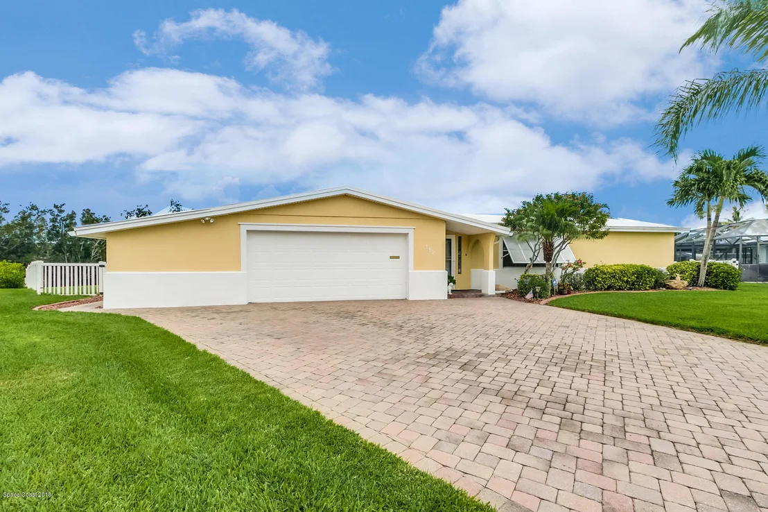 Photo of 449 Thrush Drive