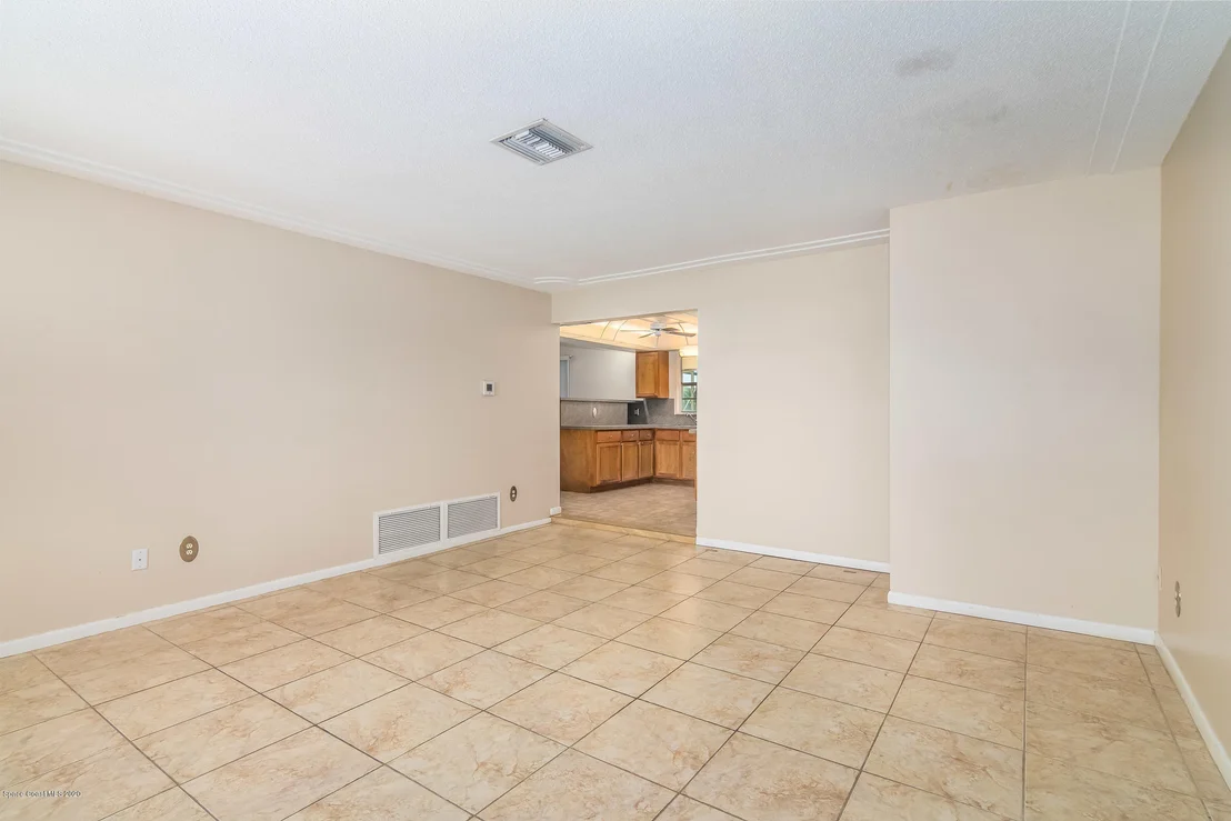 Photo of 790 Pebble Beach Avenue NE