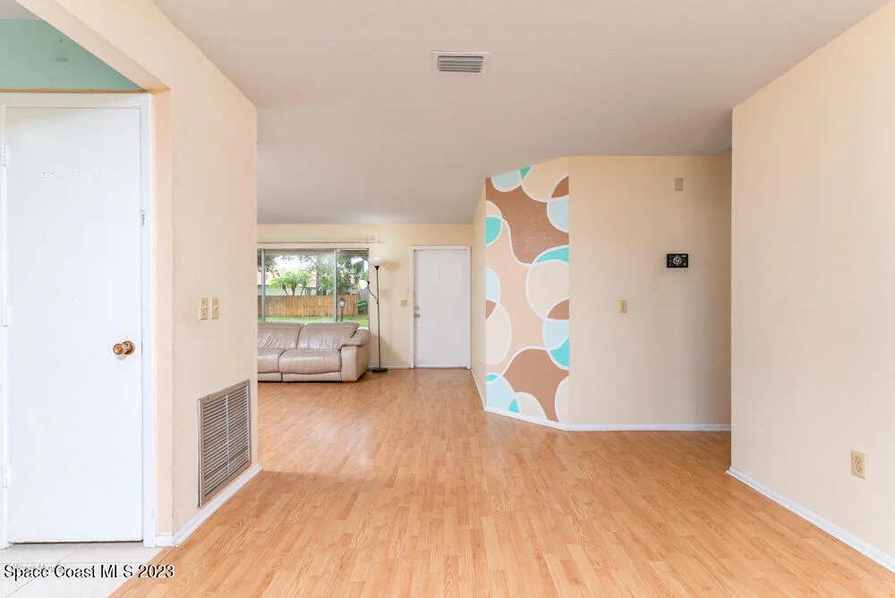Photo of 721 Arundo Avenue NE