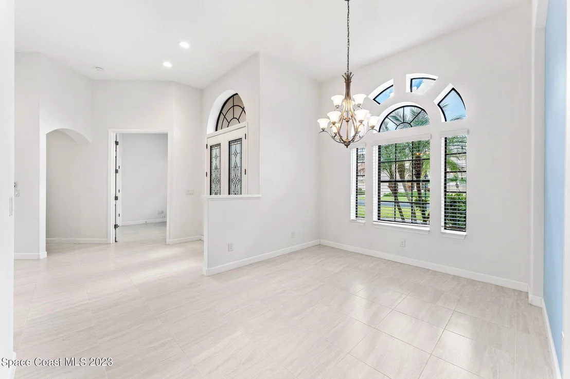 Photo of 423 Flanders Drive