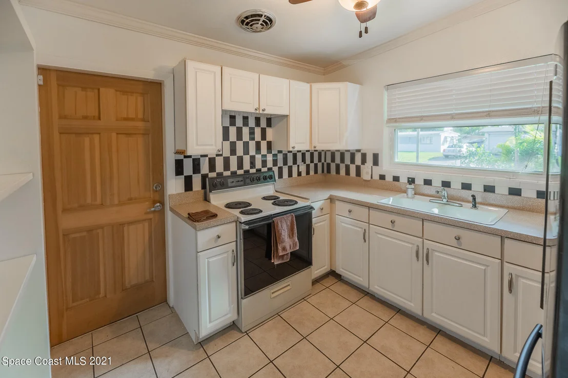 Photo of 1050 Myrtle Lane