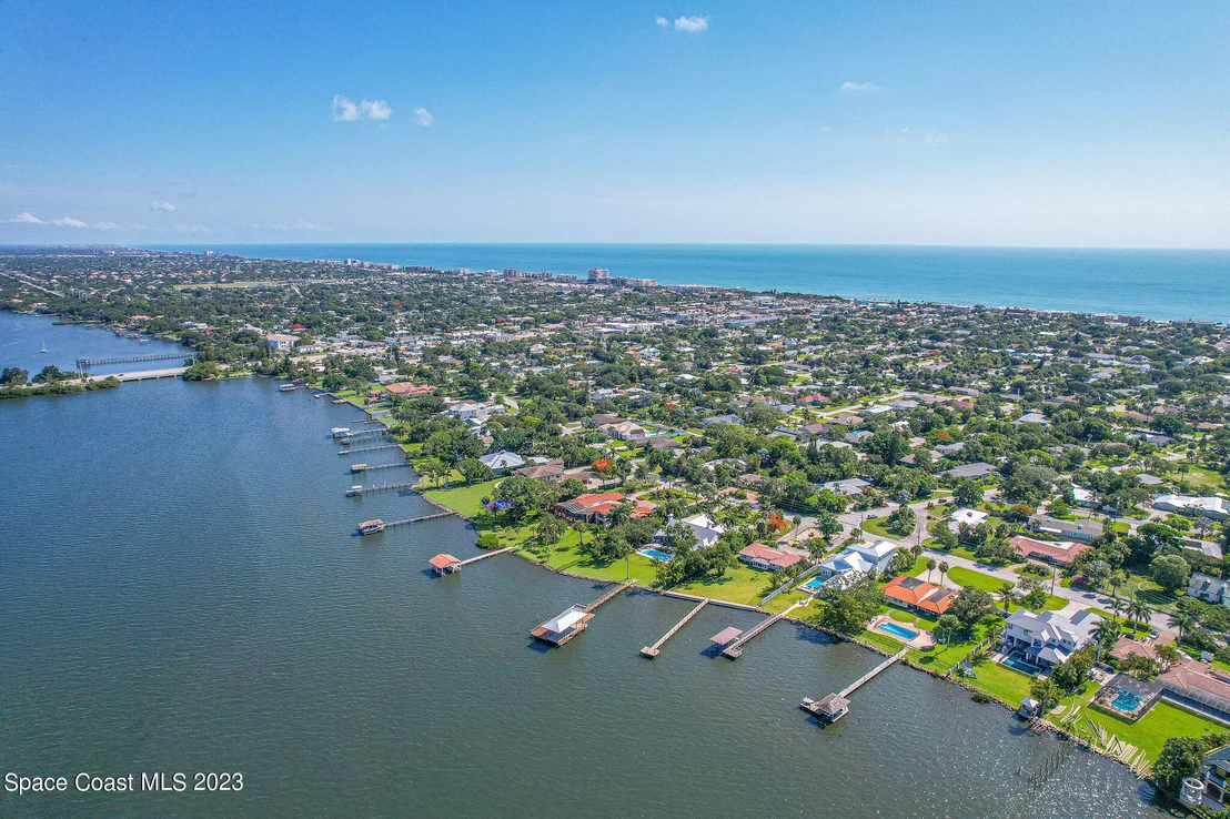 Photo of 804 S Riverside Drive