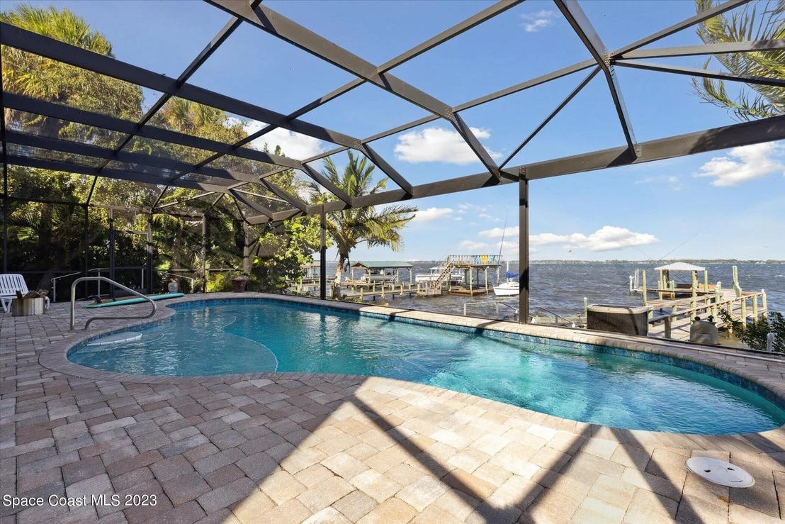 Photo of 3835 Riverside Drive