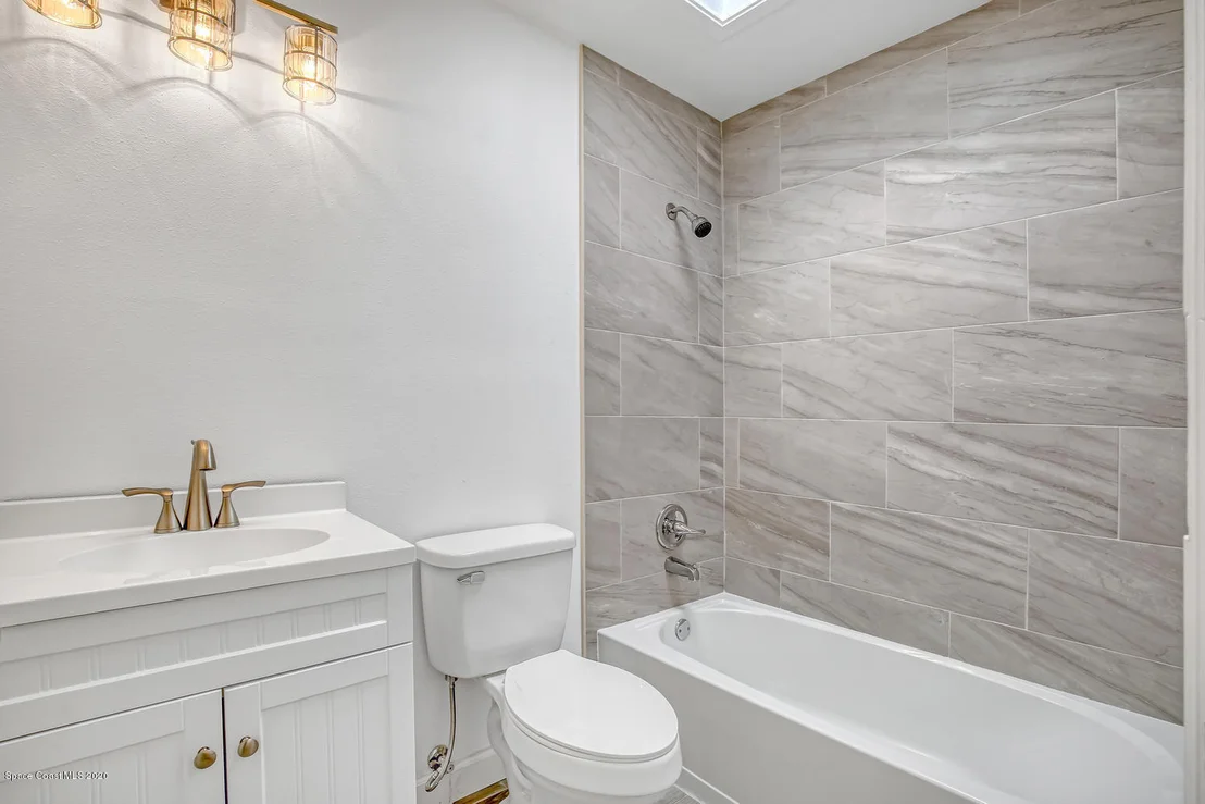 Photo of 984 Beacon Road
