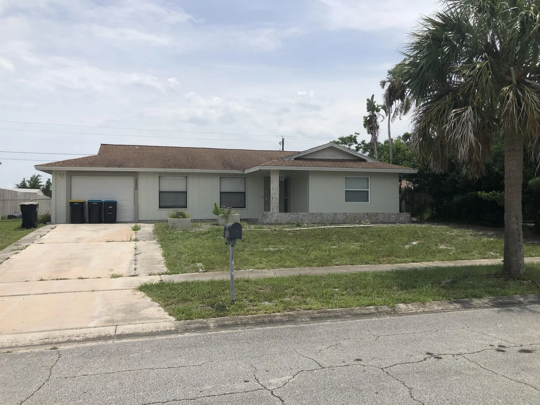Photo of 3290 Edgewood Drive NE