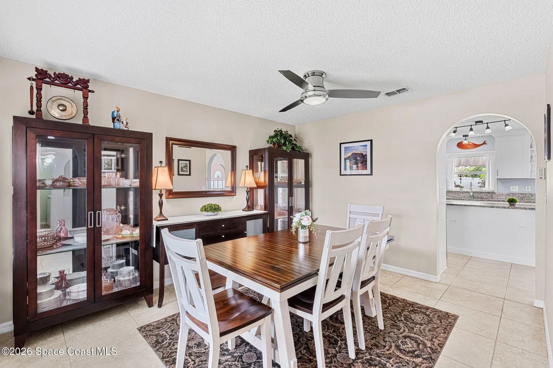 Photo of 1161 White Oak Circle
