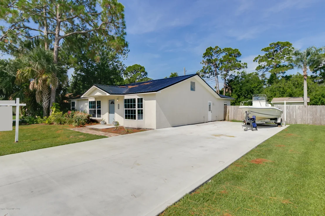 Photo of 2859 School Drive NE