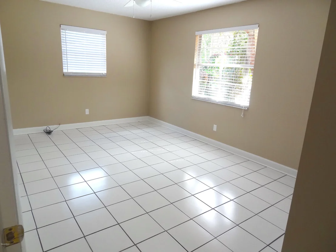 Photo of 1097 Riverdale Drive
