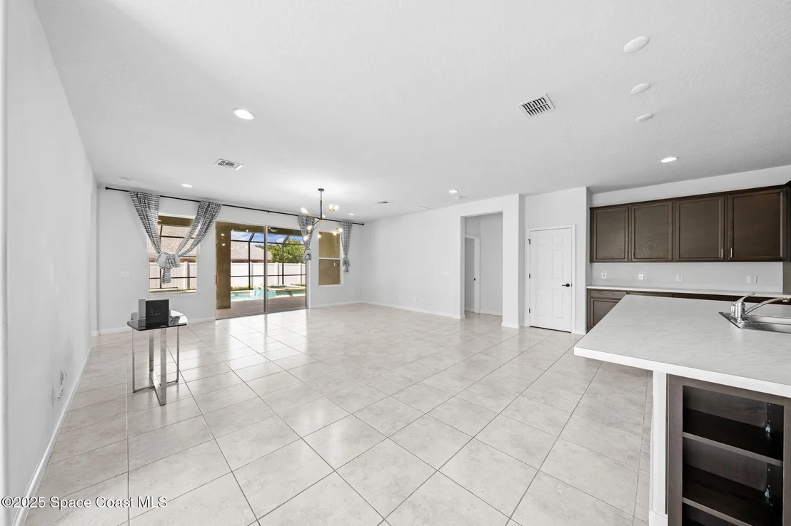Photo of 539 Balcom Terrace SE