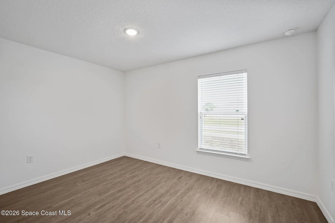 Photo of 549 Eldron Boulevard SE