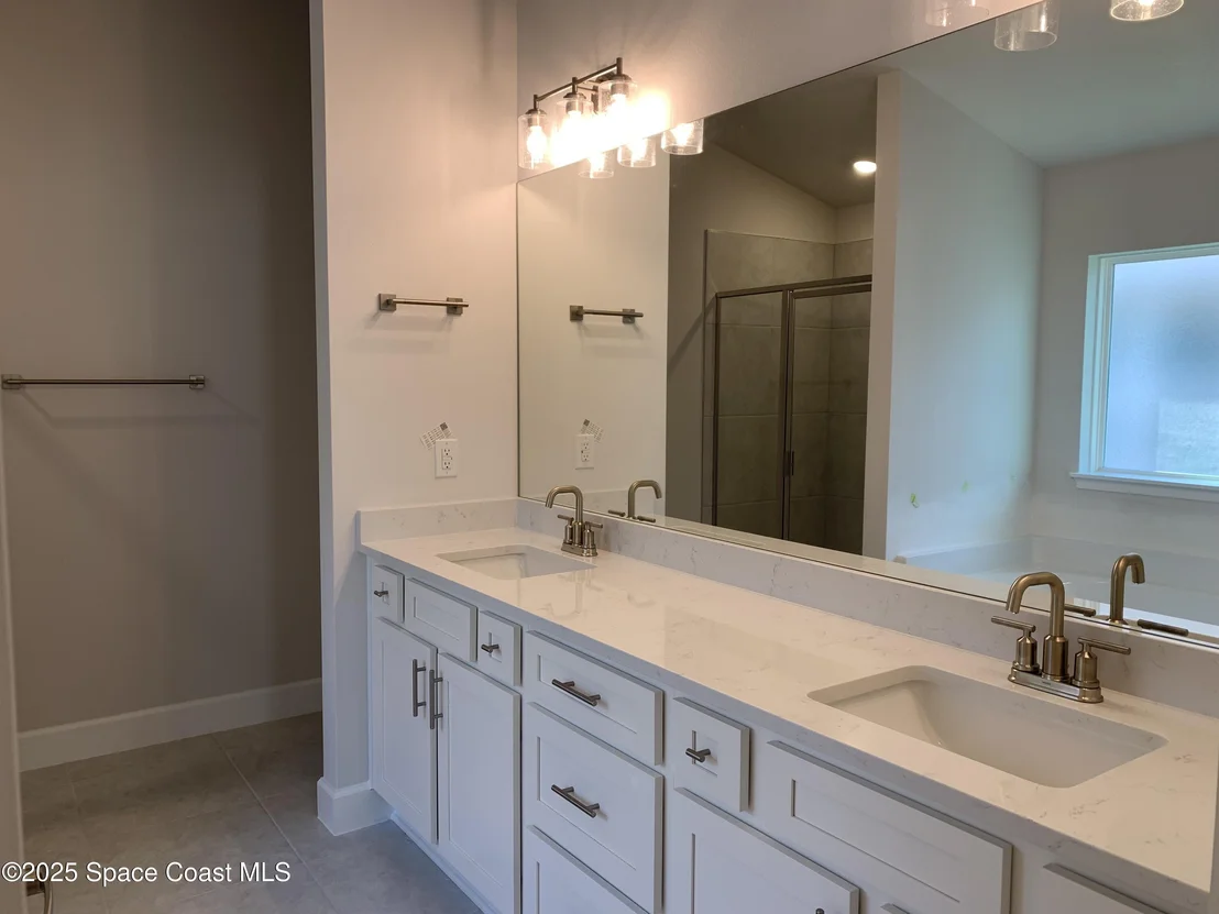 Photo of 985 Kylar Drive NW