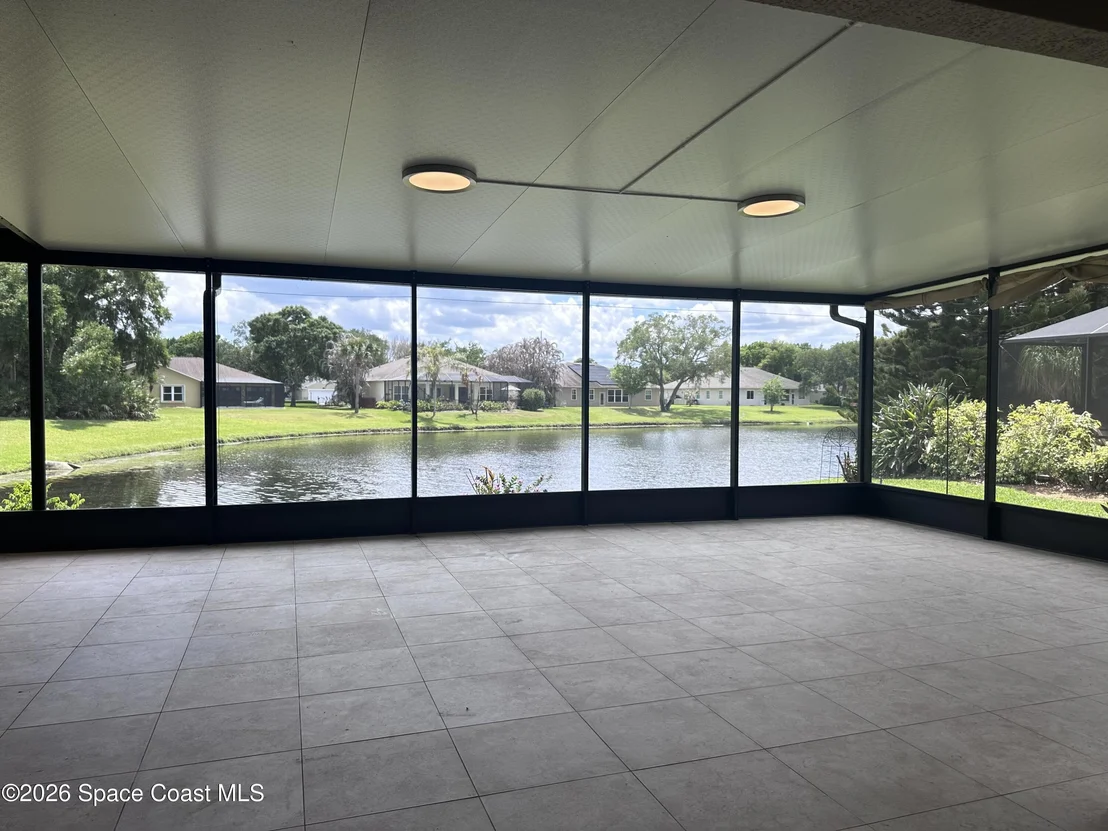 Photo of 883 Spring Oak Drive