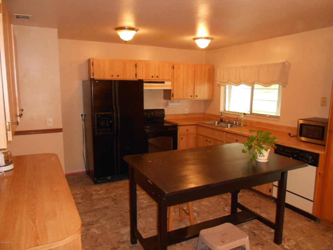 Photo of 1222 Mariposa Drive NE