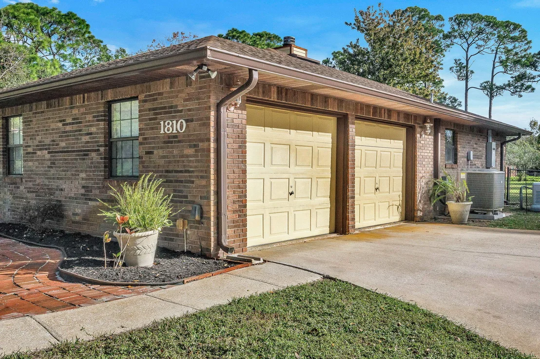 Photo of 1810 Laurel Oak Drive