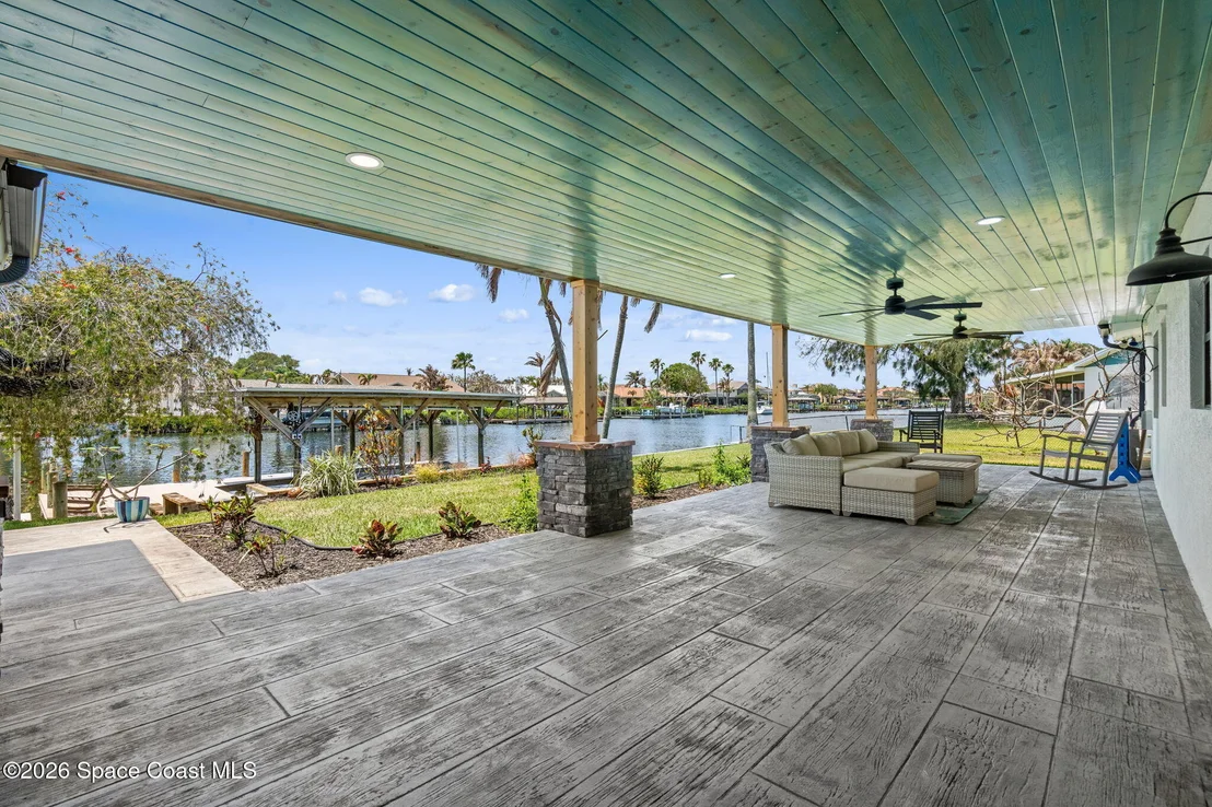 Photo of 213 River Road