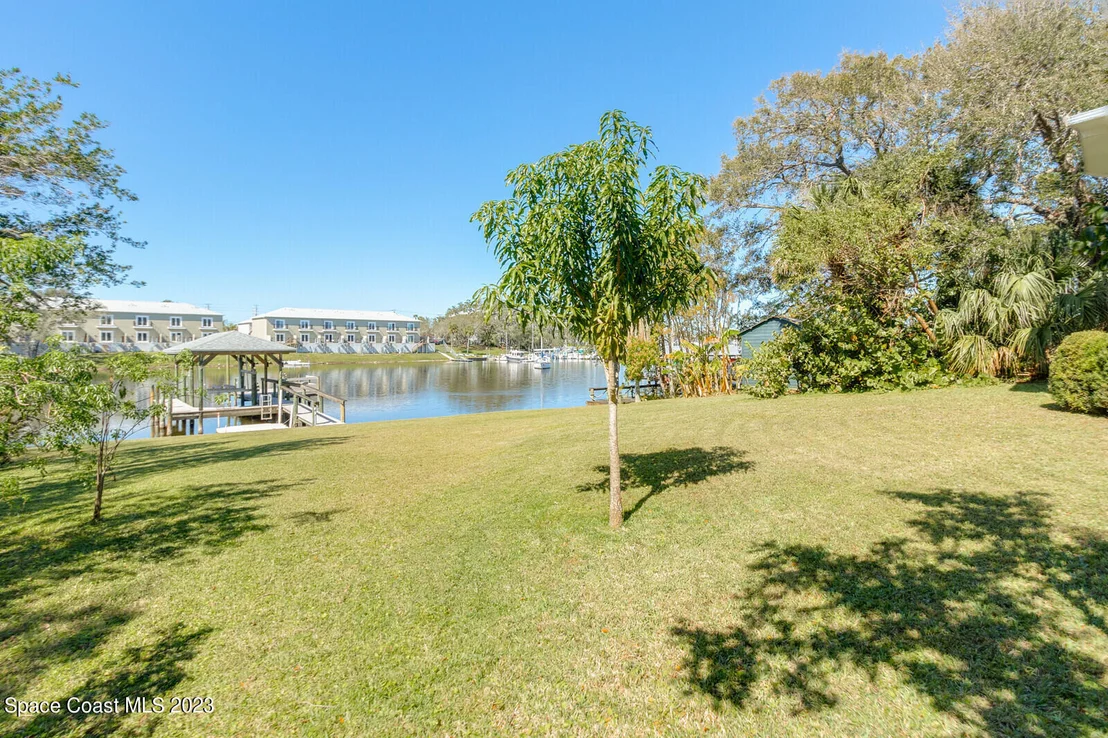Photo of 844 W Whitmire Drive