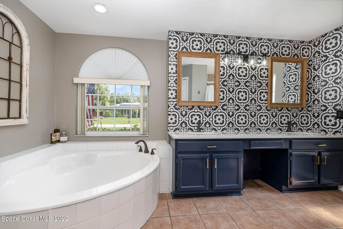 Photo of 1434 Van Eck Road NE
