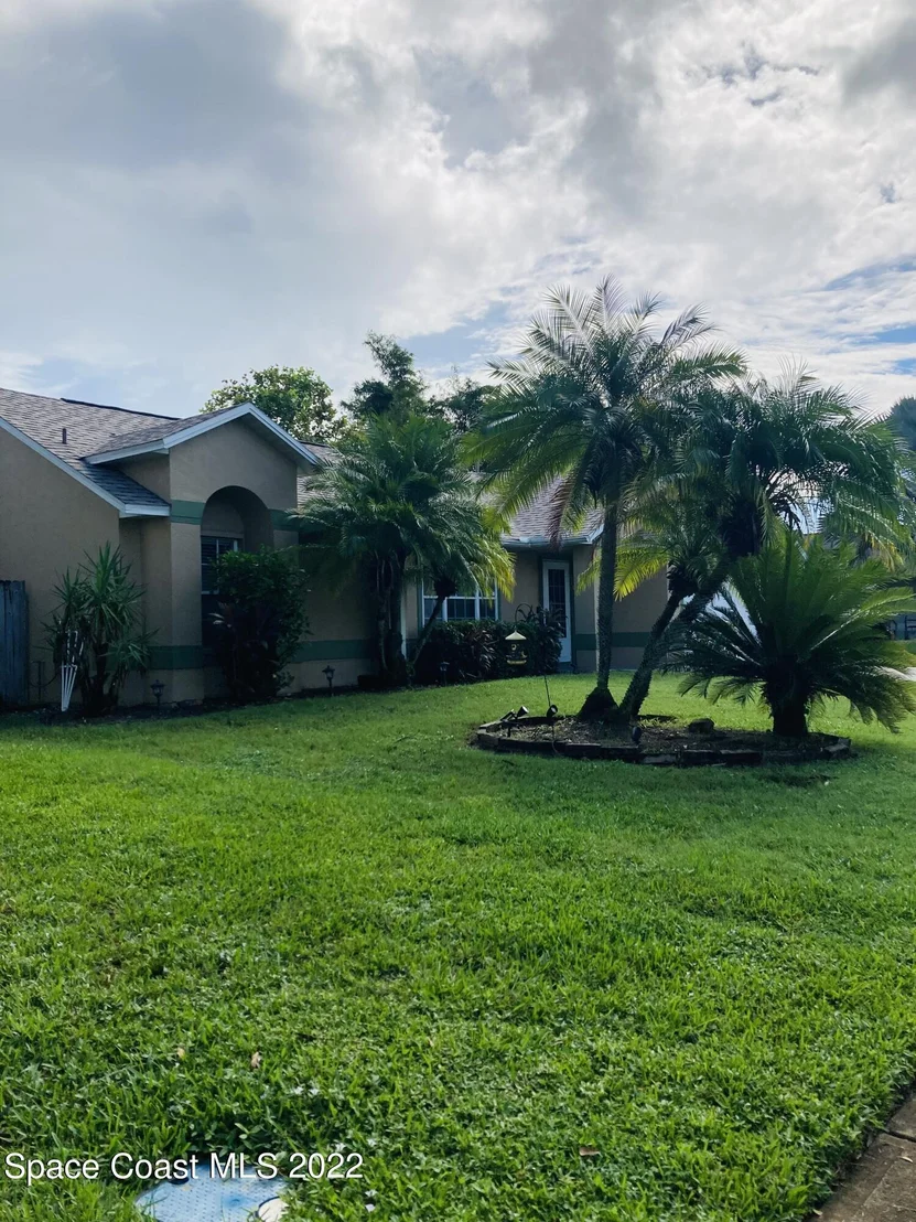 Photo of 874 Brookview Lane