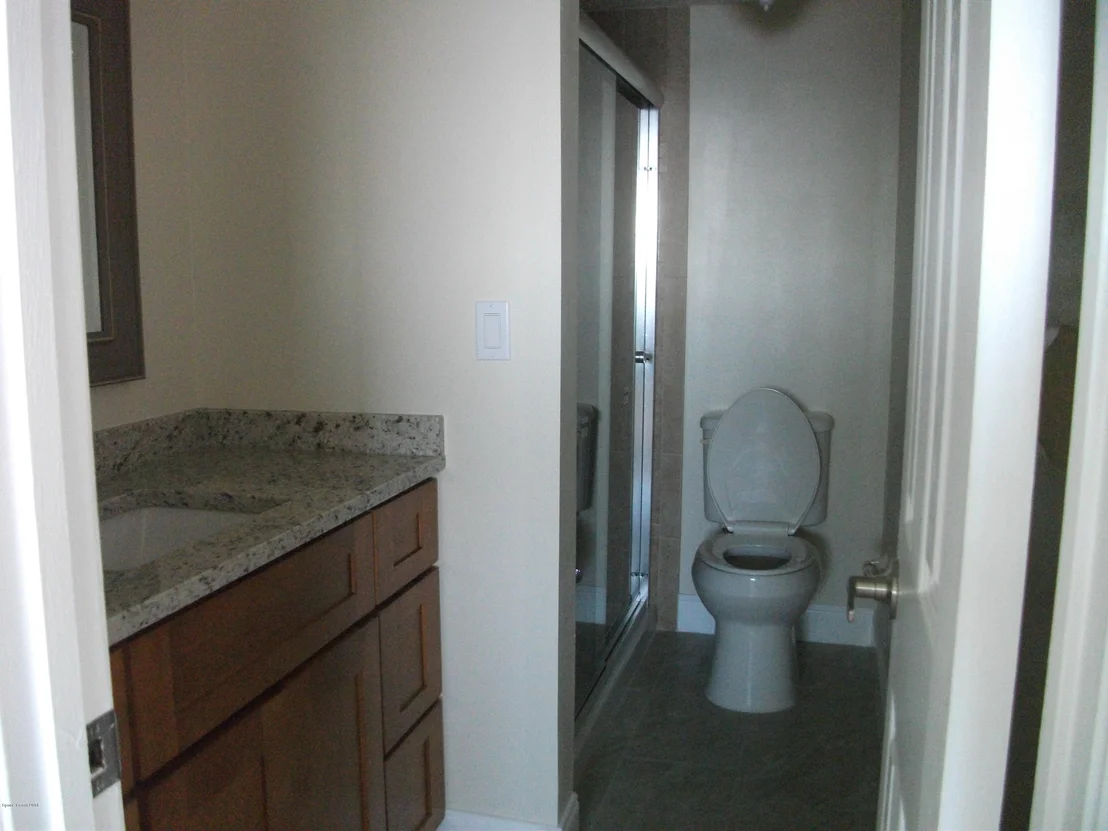 Photo of Unit 305 at 3901 Dixie Highway NE