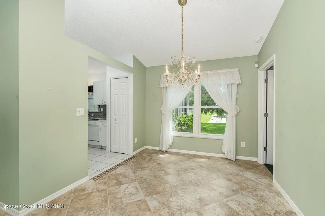 Photo of 4335 South Lakes Circle