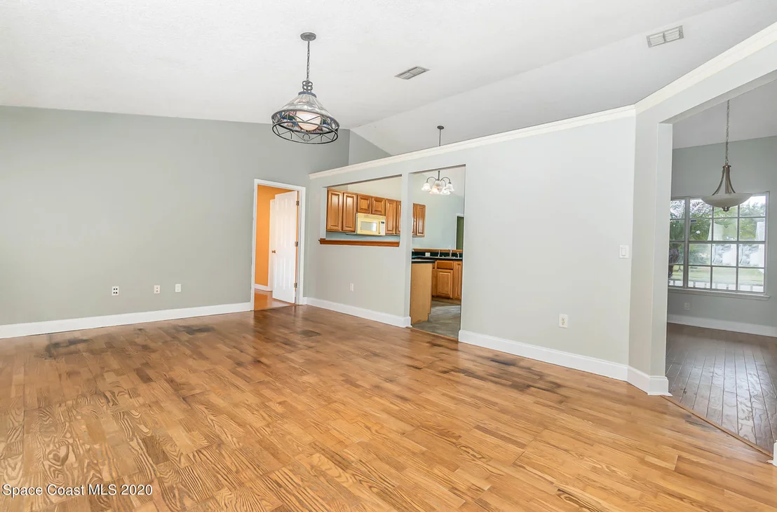 Photo of 216 Oak Lake Road