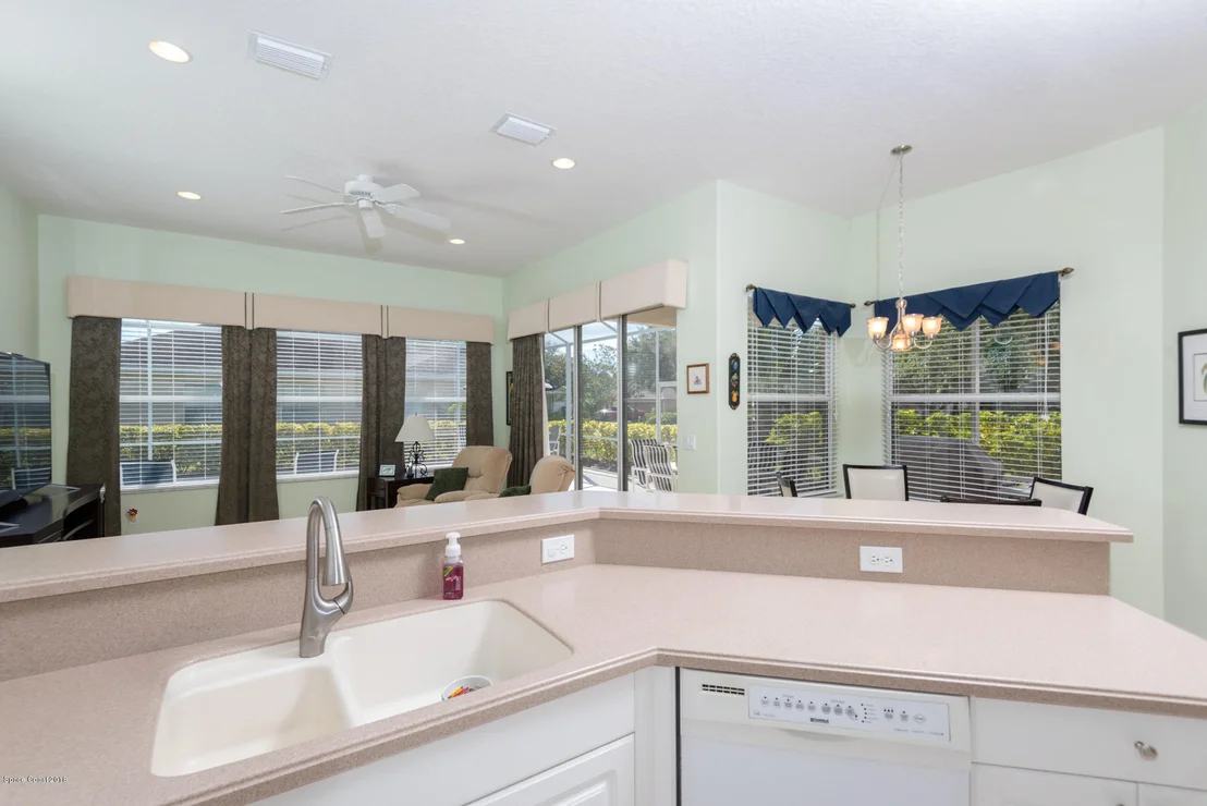 Photo of 1737 Windbrook Drive SE